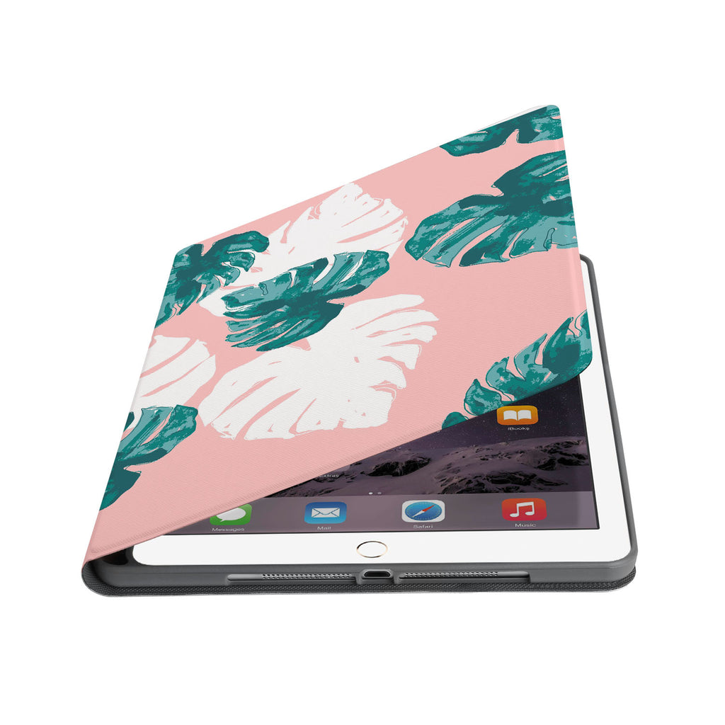 Auto wake and sleep function of the personalized iPad folio case with Pink Flower 2 design