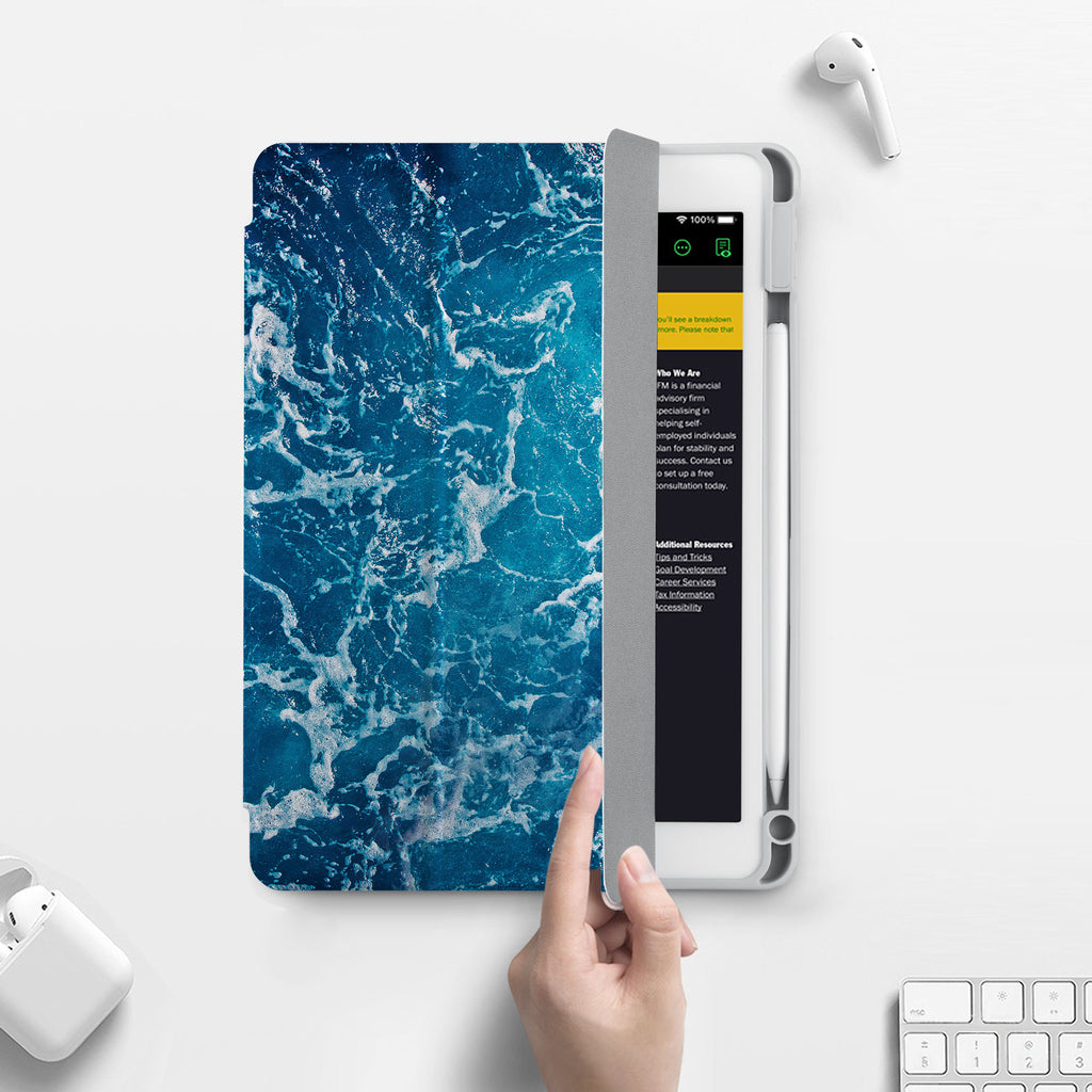Vista Case iPad Premium Case with Ocean Design has built-in magnets are strategically placed to put your tablet to sleep when not in use and wake it up automatically when you need it for an extended battery life.